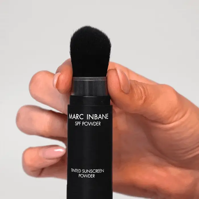Marc Inbane Tinted SPF50 Powder Dark - Afbeelding 5